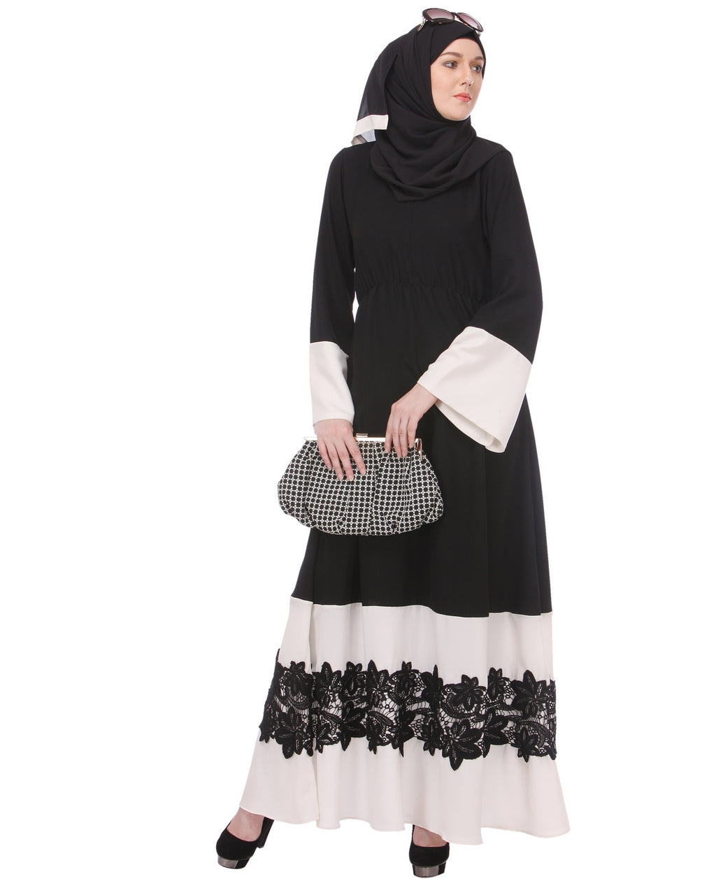 Closed abaya with applique Black