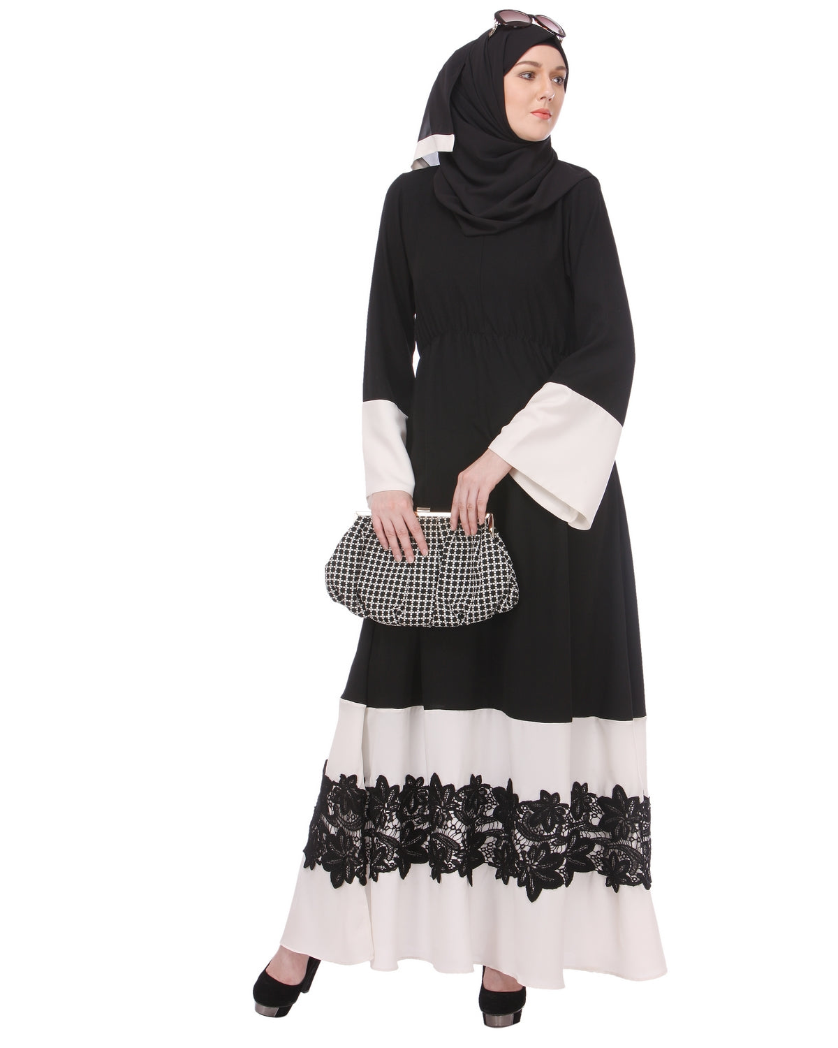 Closed abaya with applique Black