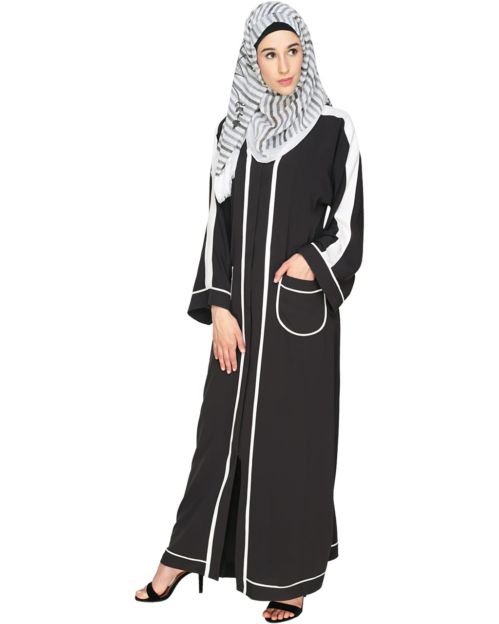 Pocket Dubai Style Abaya with Black detailing Black