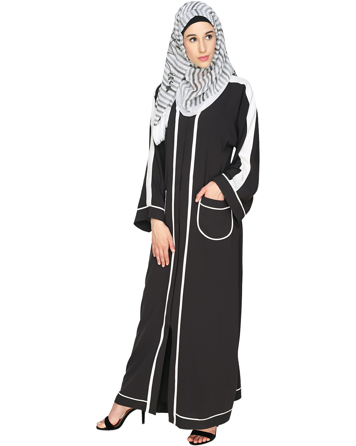 Pocket Dubai Style Abaya with Black detailing Black