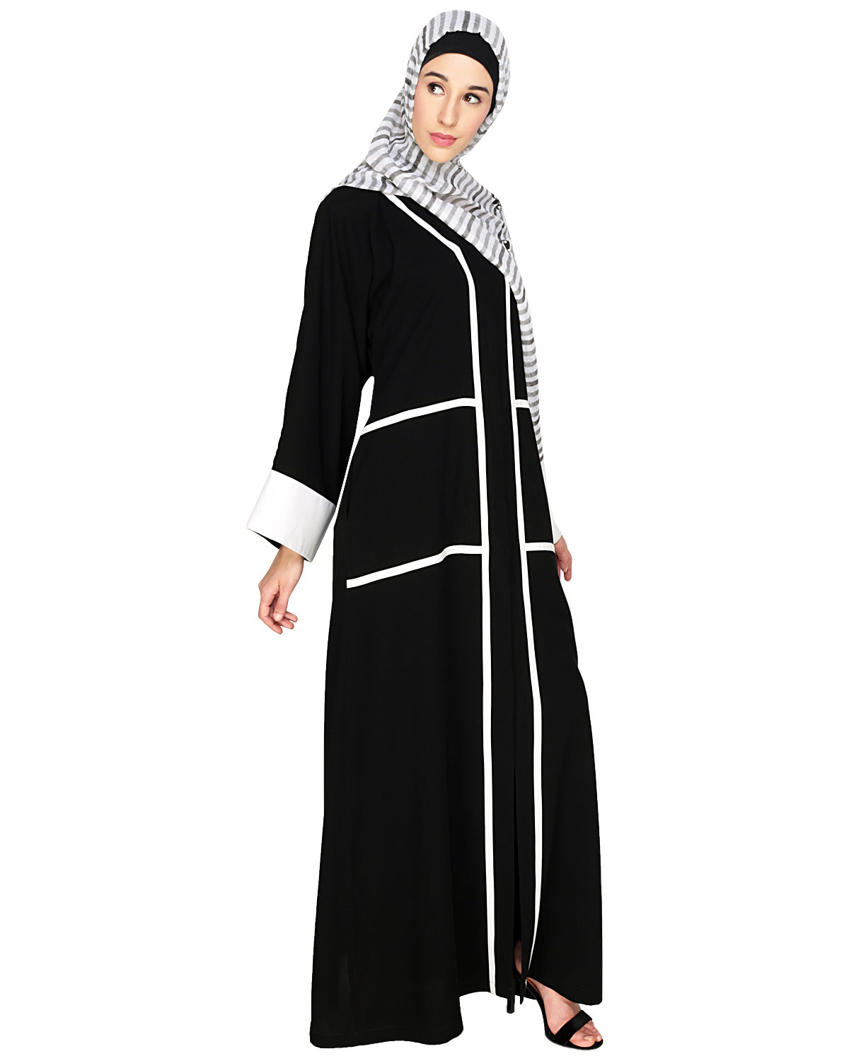 Elegant Black Dubai Style Abaya with Detailing Black