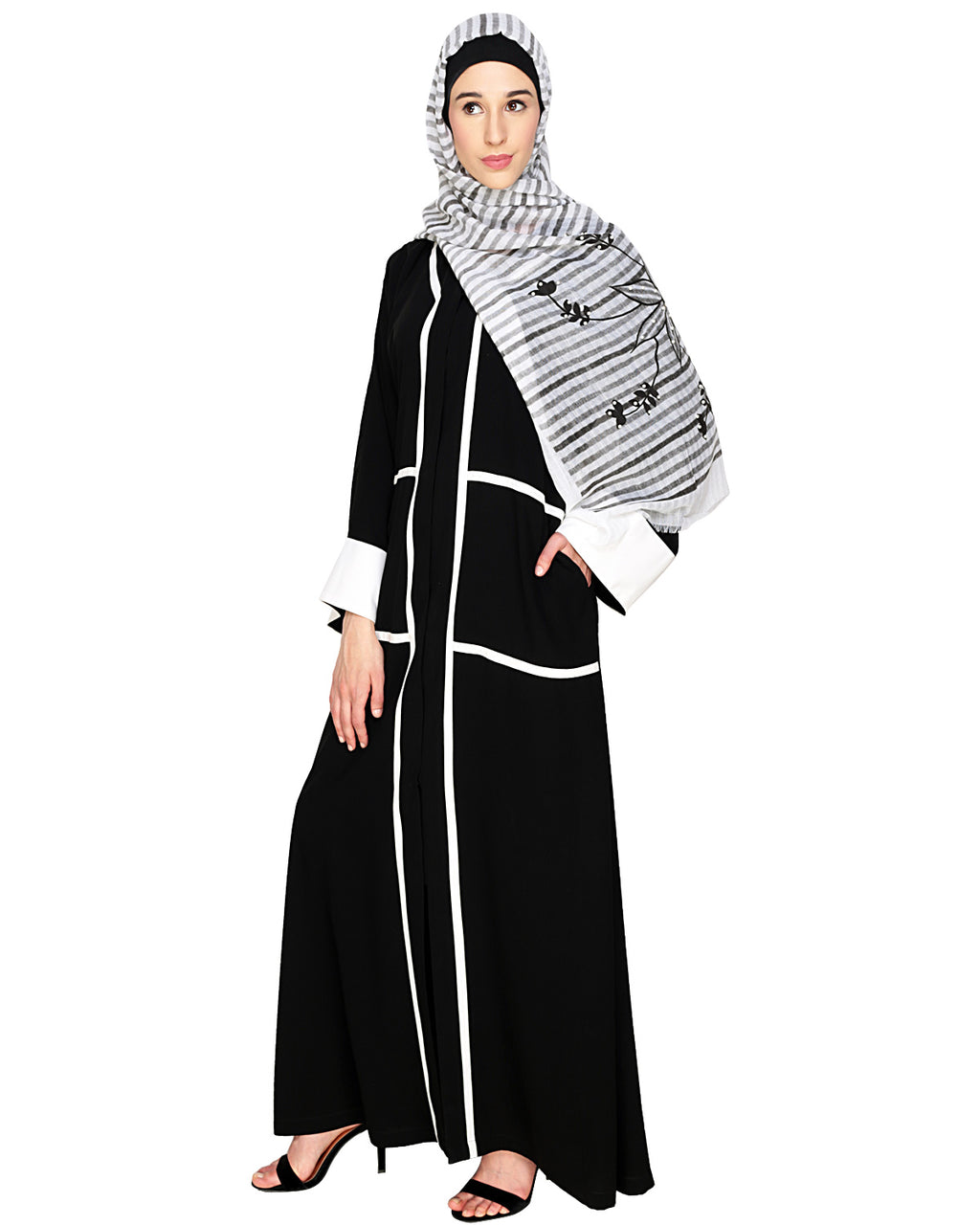Elegant Black Dubai Style Abaya with Detailing Black